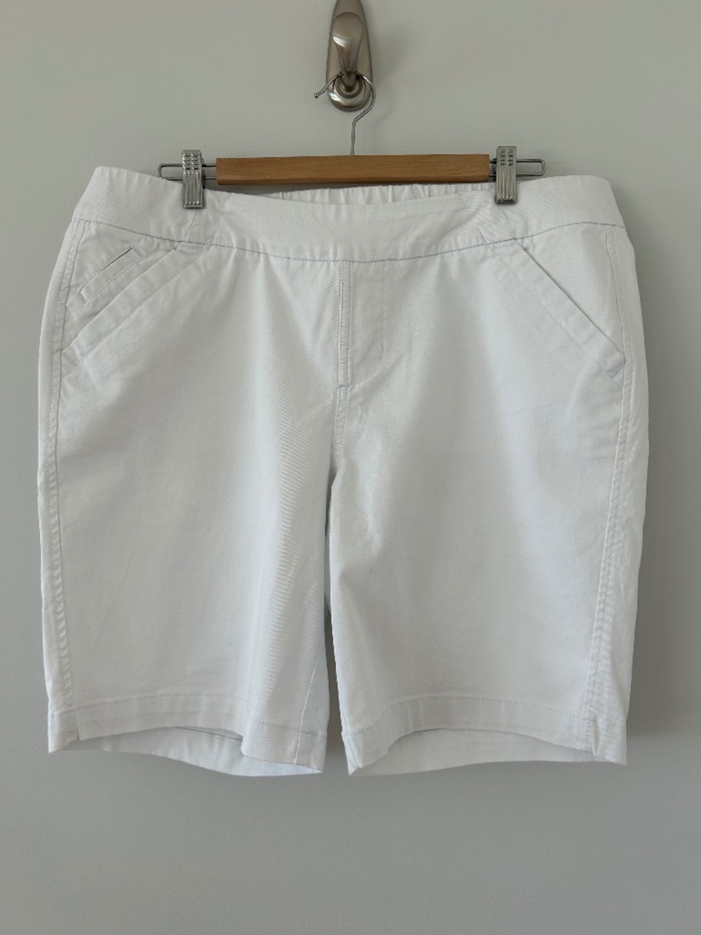 NWOT Jag Jeans Gracie 8" Short White Sz 16